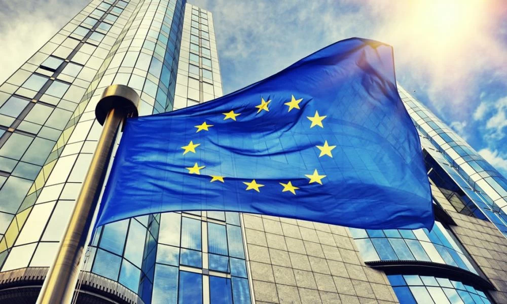 Κομισιόν: Ανήγγειλε την διανομή 200 εκατ. δόσεων του εμβολίου της Pfizer ως τον Σεπτέμβριο του 2021